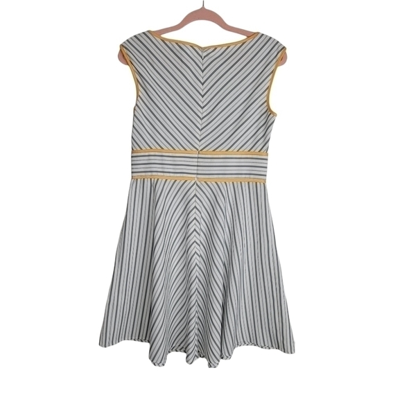 𝅺LONDON Times Dress - Picture 2 of 5